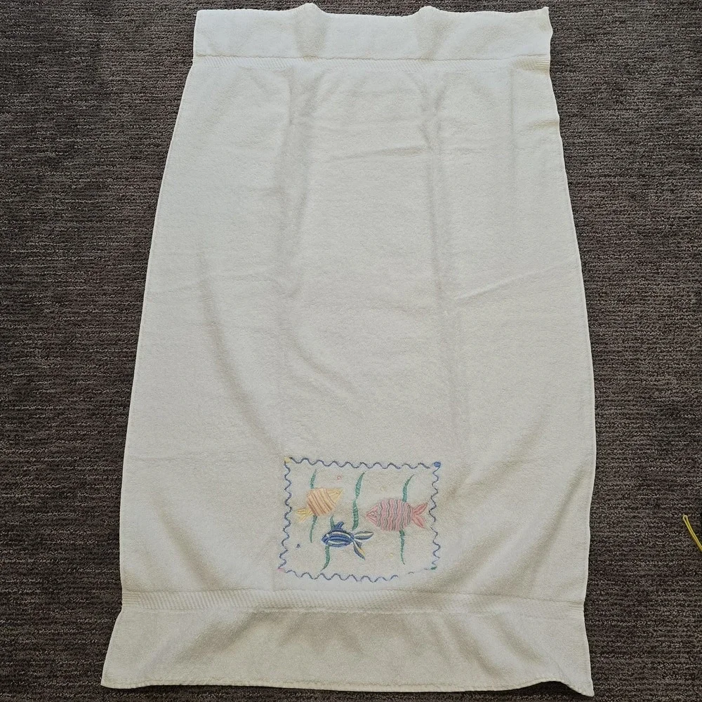 VTG BIBB Bath Towel Embroidered Fish Aquatic White 100% Cotton